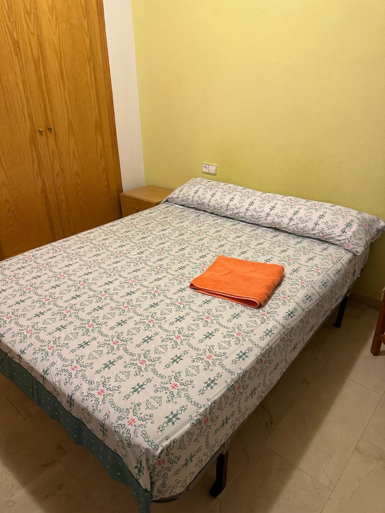 Economic Private Room In Center Of Granada Luaran gambar